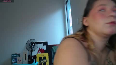 Snapshot of alisa_u chatting on October 12, 2025, 12:26 pm alisa_u online show from October 12, 2025, 12:26 pm