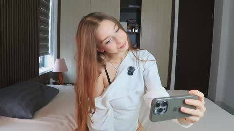 Alice                                   Fansly Alisa01 online show from May 13, 2026, 2:42 am
