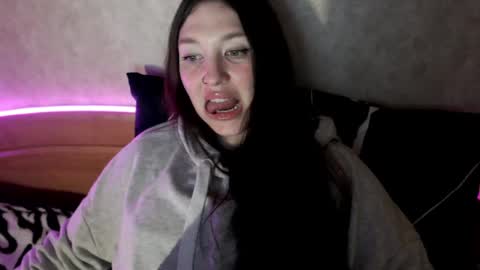 alisaadoll online show from May 5, 2026, 1:41 pm