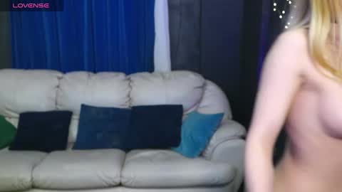 Snapshot of alisaaleks chatting on February 9, 2025, 5:33 pm Alisa Aleks online show from February 9, 2025, 5:33 pm