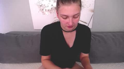 Alisa online show from September 14, 2025, 8:02 am