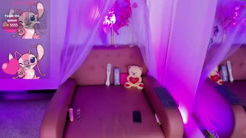 alise_mason online show from May 7, 2026, 5:46 am