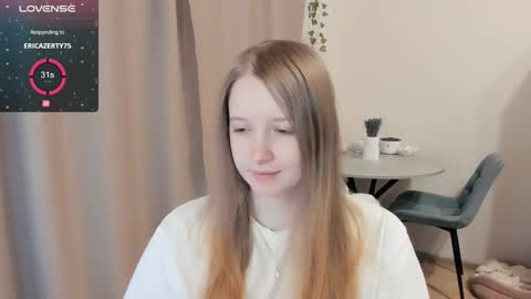 Snapshot of alisha_ley chatting on October 22, 2025, 1:33 pm Alya online show from October 22, 2025, 1:33 pm