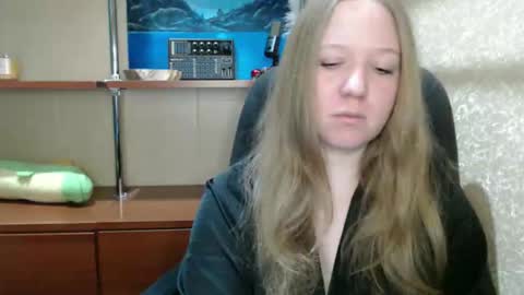 alisha_xi online show from January 6, 2026, 1:04 pm
