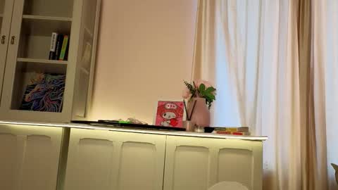 Alisia online show from February 23, 2026, 8:44 am