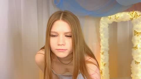 Snapshot of alisia_spinnet chatting on January 21, 2025, 7:04 am Alisia online show from January 21, 2025, 7:04 am