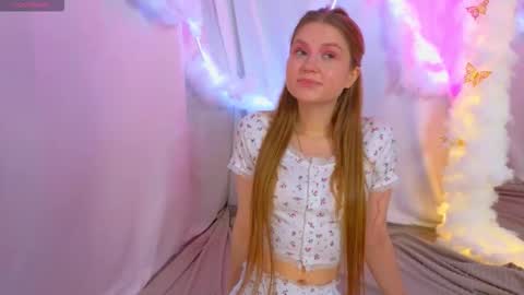 Snapshot of alisia_spinnet chatting on September 9, 2025, 10:15 am Alisia online show from September 9, 2025, 10:15 am