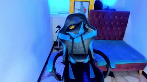 ALISON MOON online show from November 18, 2025, 12:20 pm