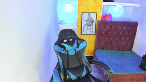 ALISON MOON online show from November 26, 2025, 12:17 pm