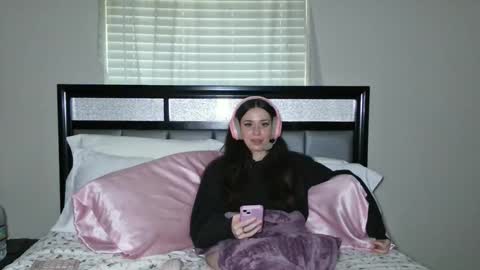 Snapshot of alisonfieldsxo chatting on May 26, 2026, 11:23 pm Alison Fields online show from May 26, 2026, 11:23 pm