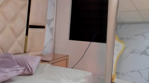 alisonmoon72 online show from April 29, 2026, 7:53 pm