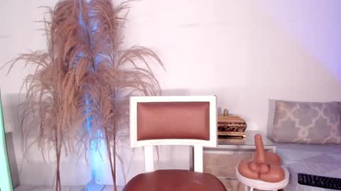 Alison Moon  online show from January 25, 2025, 11:13 am