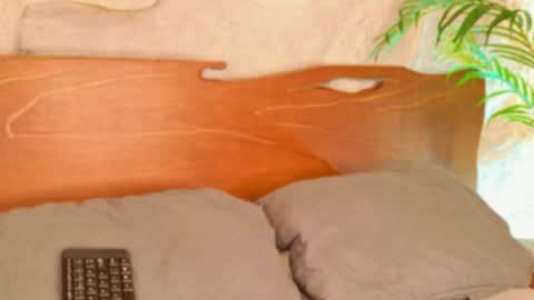 Alison Moon  online show from April 25, 2026, 10:29 pm