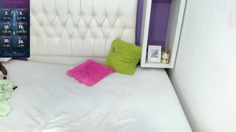 aliss_diiaz online show from December 25, 2024, 3:08 am