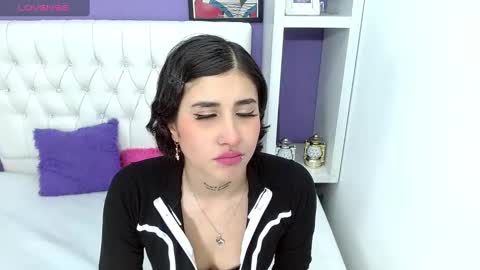 aliss_diiaz online show from January 3, 2025, 8:54 pm