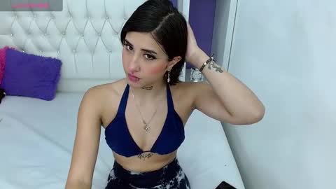 aliss_diiaz online show from January 4, 2025, 7:55 pm