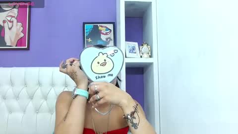 aliss_diiaz online show from February 5, 2025, 9:29 pm