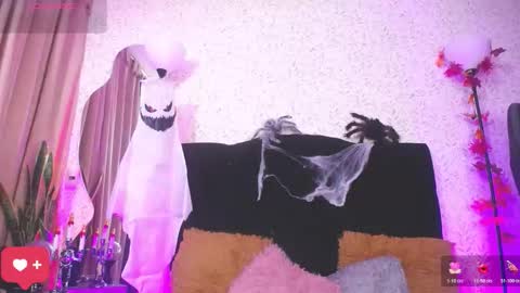 Snapshot of alisse_laurent chatting on October 29, 2025, 3:42 am alisse online show from October 29, 2025, 3:42 am