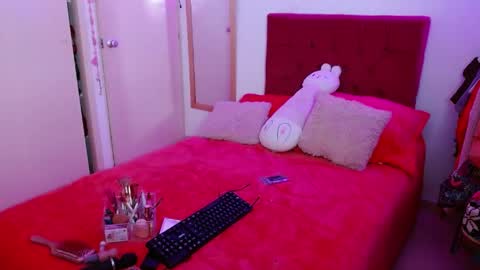alissesallie_ online show from May 19, 2026, 10:21 am