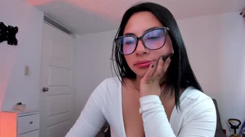 Snapshot of alissia_viera chatting on February 3, 2025, 10:21 pm iraide online show from February 3, 2025, 10:21 pm