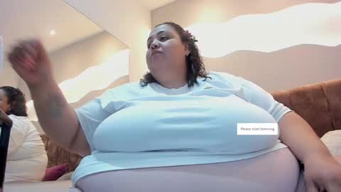 Alisson online show from November 12, 2025, 11:21 am