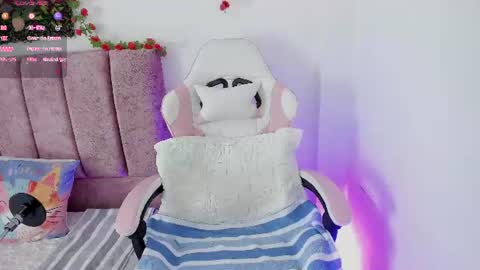 Snapshot of alisson_boobs_ chatting on June 16, 2026, 2:14 am Alisson online show from June 16, 2026, 2:14 am