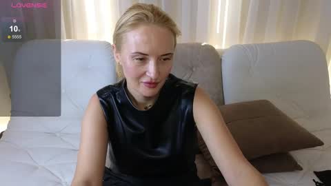 alisssarose online show from December 13, 2024, 8:09 am