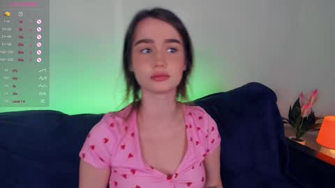 Alivia online show from October 12, 2025, 12:59 pm