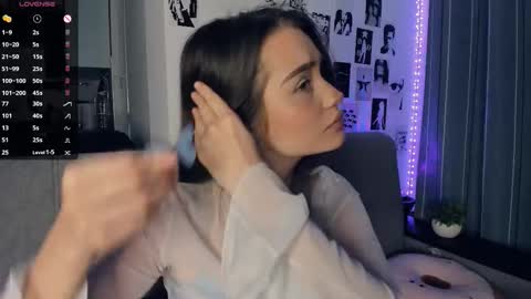 Alivia online show from November 10, 2025, 9:08 am