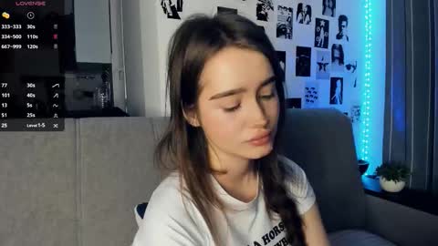 Alivia online show from November 25, 2025, 9:31 am