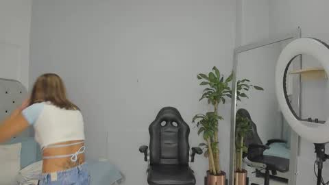 alix_18 online show from September 13, 2025, 11:21 am