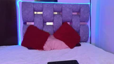 alix_kitty_ online show from December 2, 2025, 8:59 pm