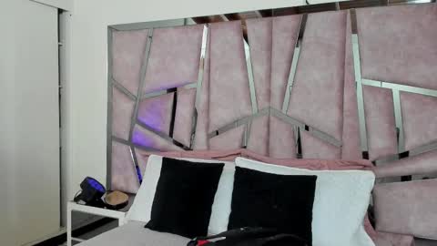 Snapshot of alixmartin1 chatting on October 3, 2025, 8:28 pm alix online show from October 3, 2025, 8:28 pm