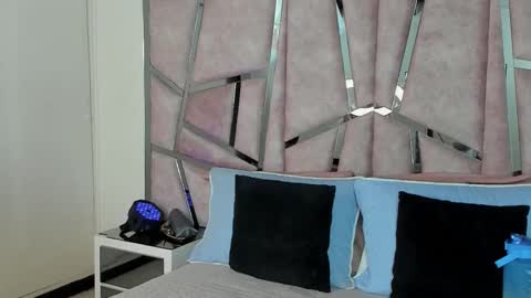 Snapshot of alixmartin1 chatting on October 23, 2025, 8:51 pm alix online show from October 23, 2025, 8:51 pm