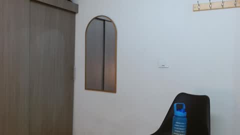 Snapshot of alixmartin1 chatting on November 8, 2025, 1:17 am alix online show from November 8, 2025, 1:17 am