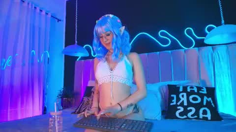 Snapshot of alixx_von_d chatting on May 18, 2026, 12:44 pm Ali online show from May 18, 2026, 12:44 pm