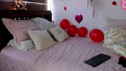 Andrea..... online show from September 21, 2025, 3:02 pm