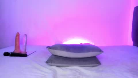 alizzon online show from June 11, 2026, 2:53 am