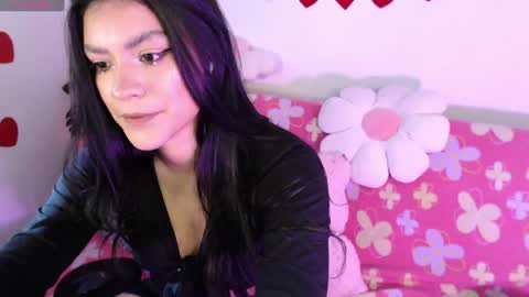 Lola online show from February 3, 2025, 9:39 pm
