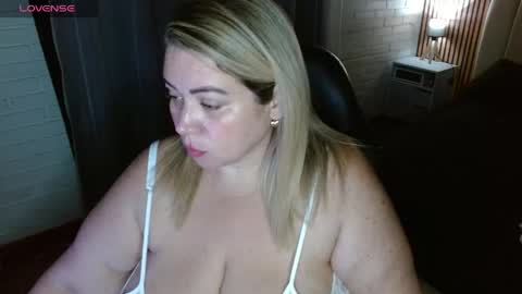Snapshot of allegra_ferragamo chatting on April 12, 2026, 11:43 pm Ale online show from April 12, 2026, 11:43 pm