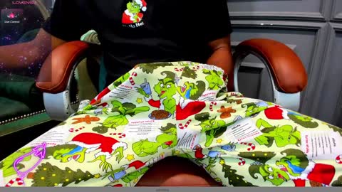 Snapshot of allessandrosantos chatting on December 25, 2024, 12:37 pm                                 Help me reach 100 likes online show from December 25, 2024, 12:37 pm