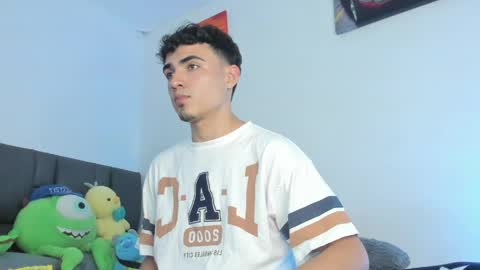 Snapshot of allexserrano chatting on April 11, 2026, 11:42 pm Allex online show from April 11, 2026, 11:42 pm