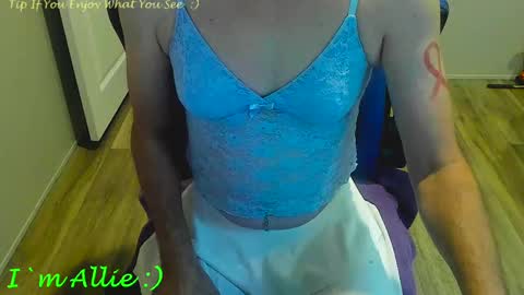 Snapshot of allie__kat chatting on September 13, 2025, 2:17 pm Allie online show from September 13, 2025, 2:17 pm