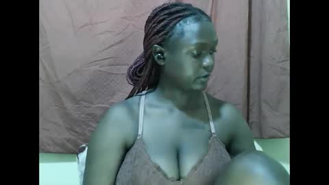 Snapshot of allie_quin chatting on October 27, 2025, 10:52 am Allie online show from October 27, 2025, 10:52 am