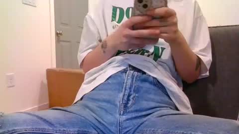 alliebearx online show from December 24, 2024, 2:21 am