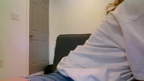 alliebearx online show from December 26, 2024, 8:00 pm