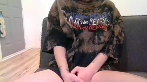 alliebearx online show from January 12, 2025, 9:40 pm