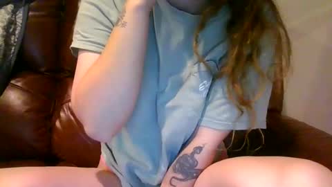 Snapshot of alliebearx chatting on October 31, 2025, 3:46 pm alliebearx online show from October 31, 2025, 3:46 pm