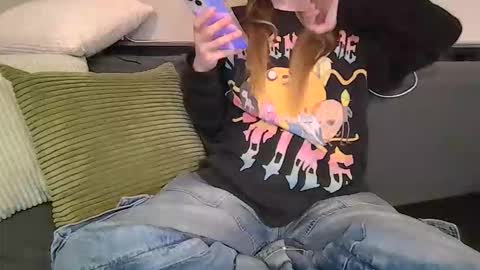 alliebearx online show from April 24, 2026, 3:09 am