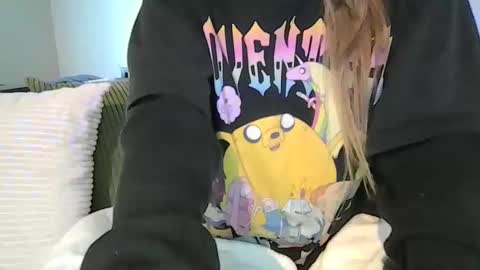 alliebearx online show from April 25, 2026, 3:53 pm